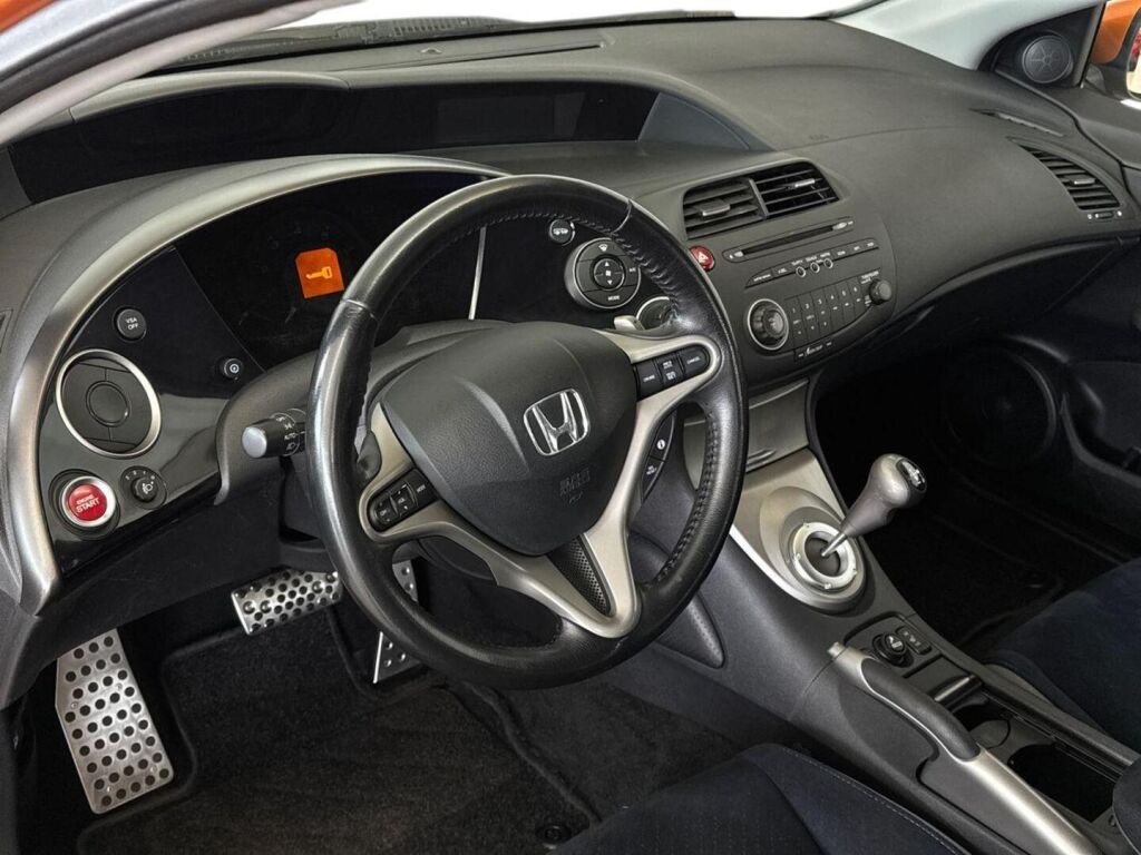 Honda Civic 2008 Ruskea (beige)