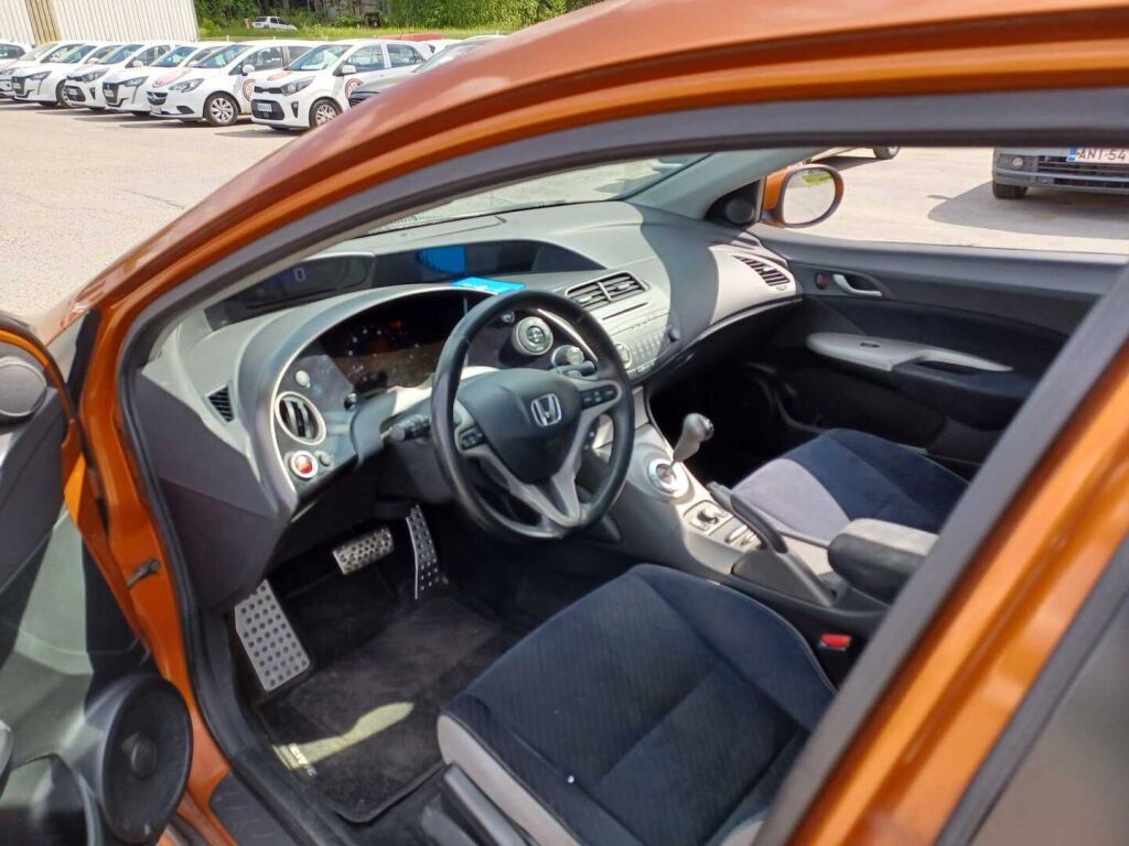 Honda Civic 2008 Ruskea (beige)