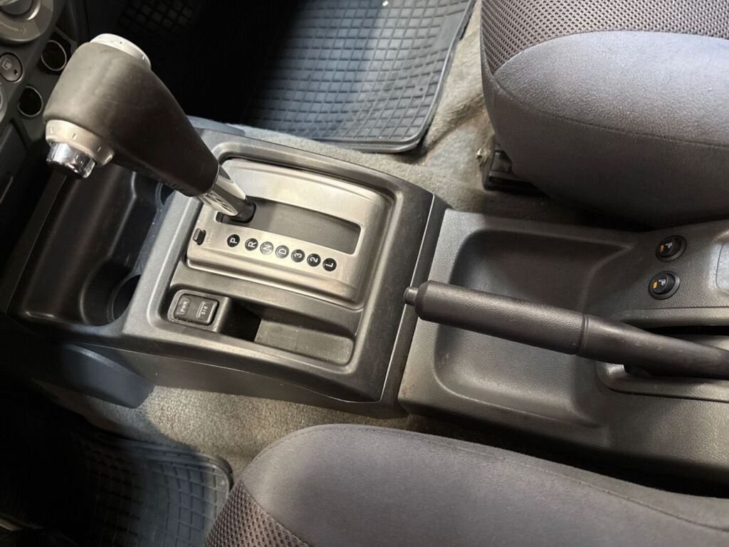 Isuzu D-Max 2009 Punainen
