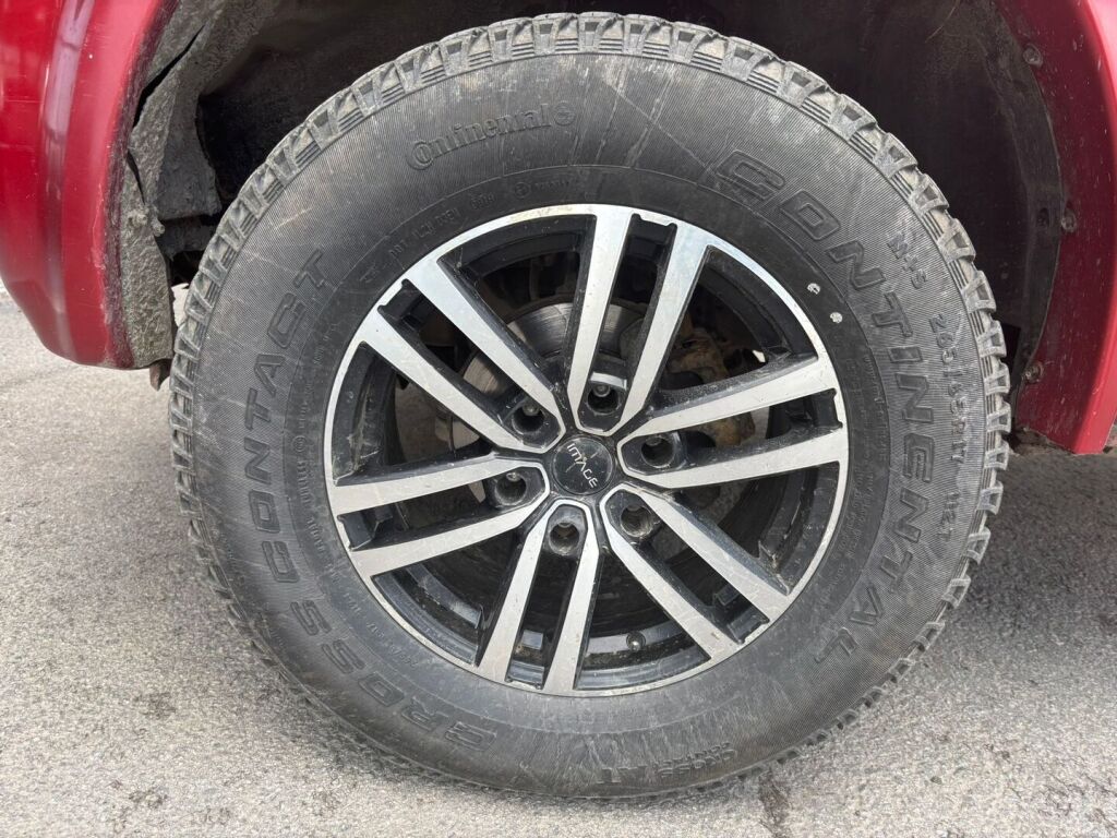 Isuzu D-Max 2009 Punainen