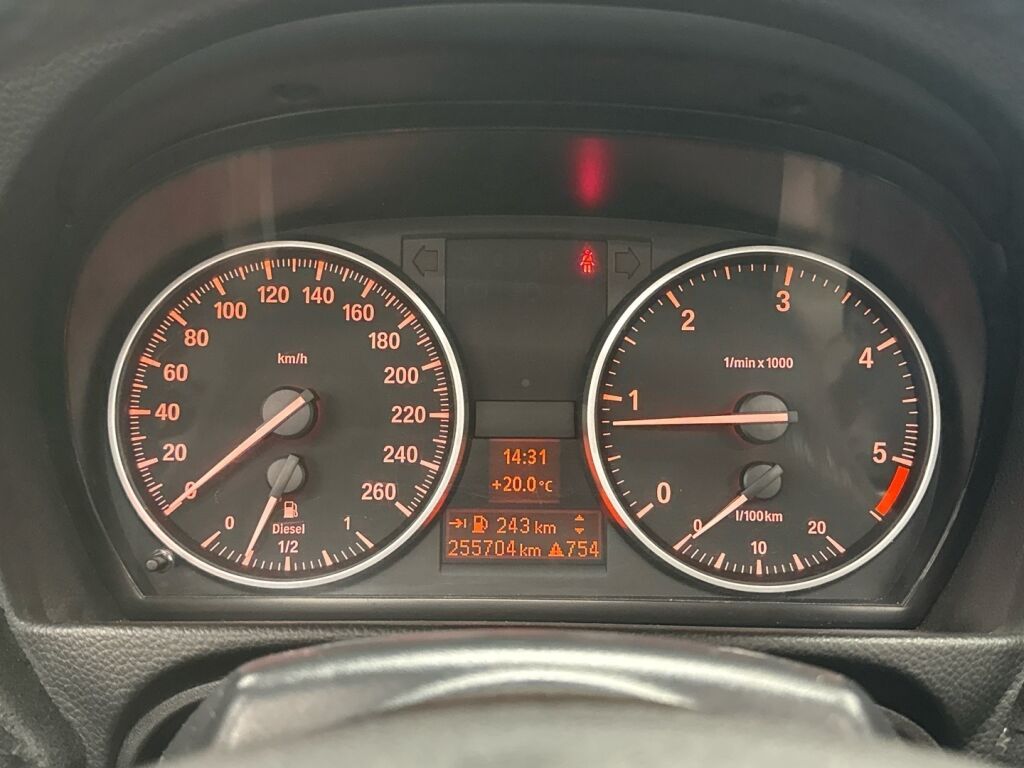 BMW 320 2011 Valkoinen