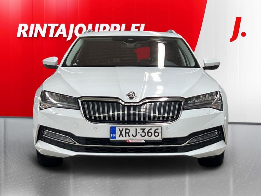 Skoda Superb 2022 Valkoinen