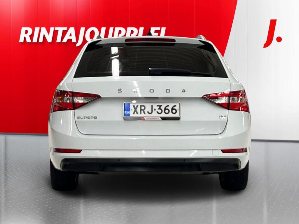 Skoda Superb 2022 Valkoinen