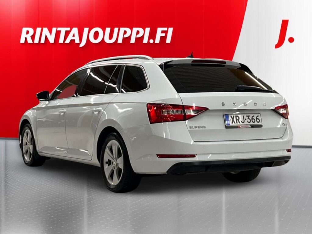 Skoda Superb 2022 Valkoinen