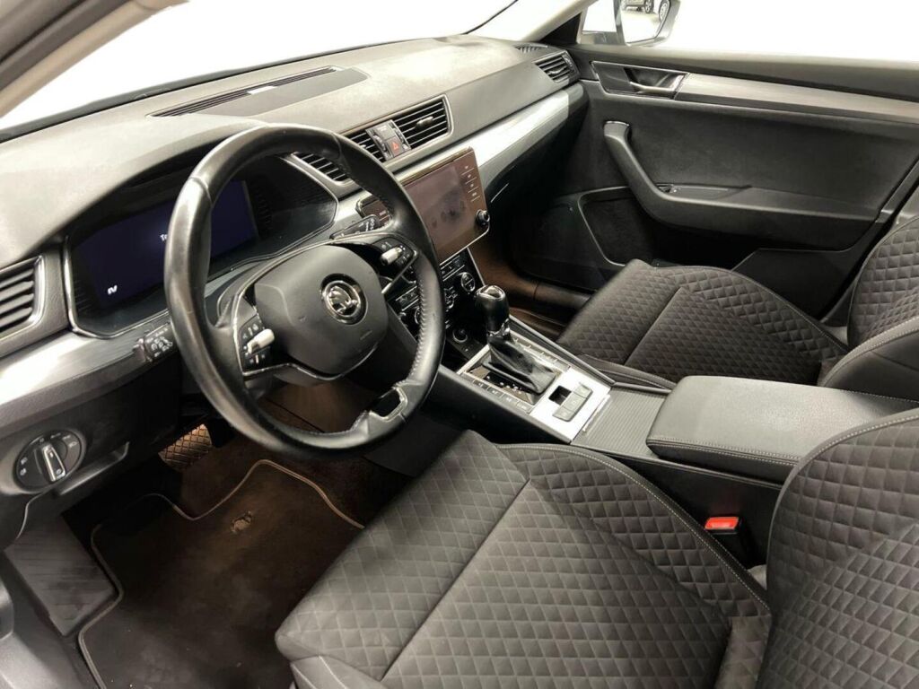 Skoda Superb 2022 Valkoinen