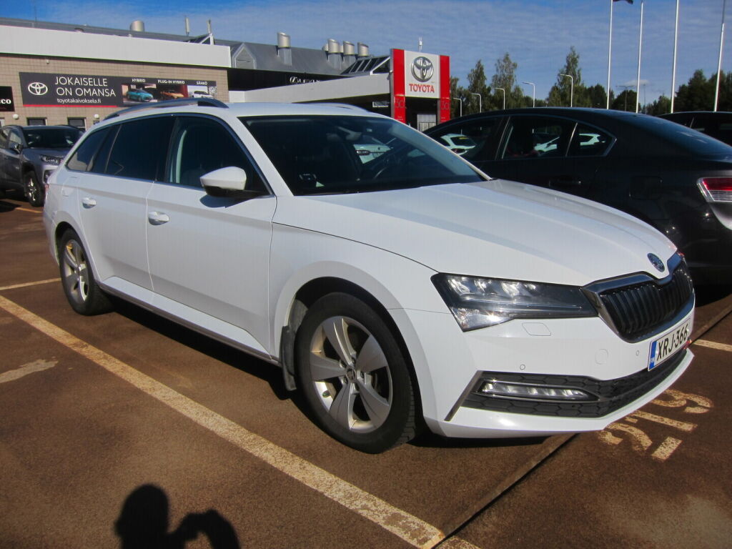 Skoda Superb 2022 Valkoinen