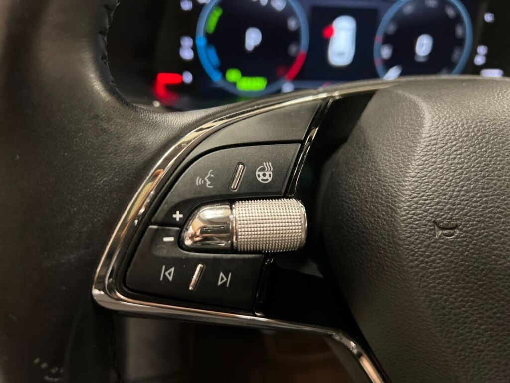 Skoda Superb 2022 Valkoinen