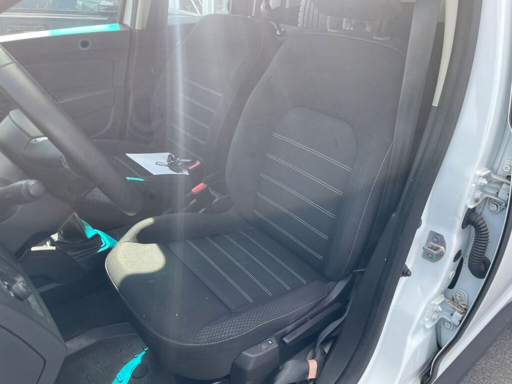 Dacia Duster 2022 Valkoinen