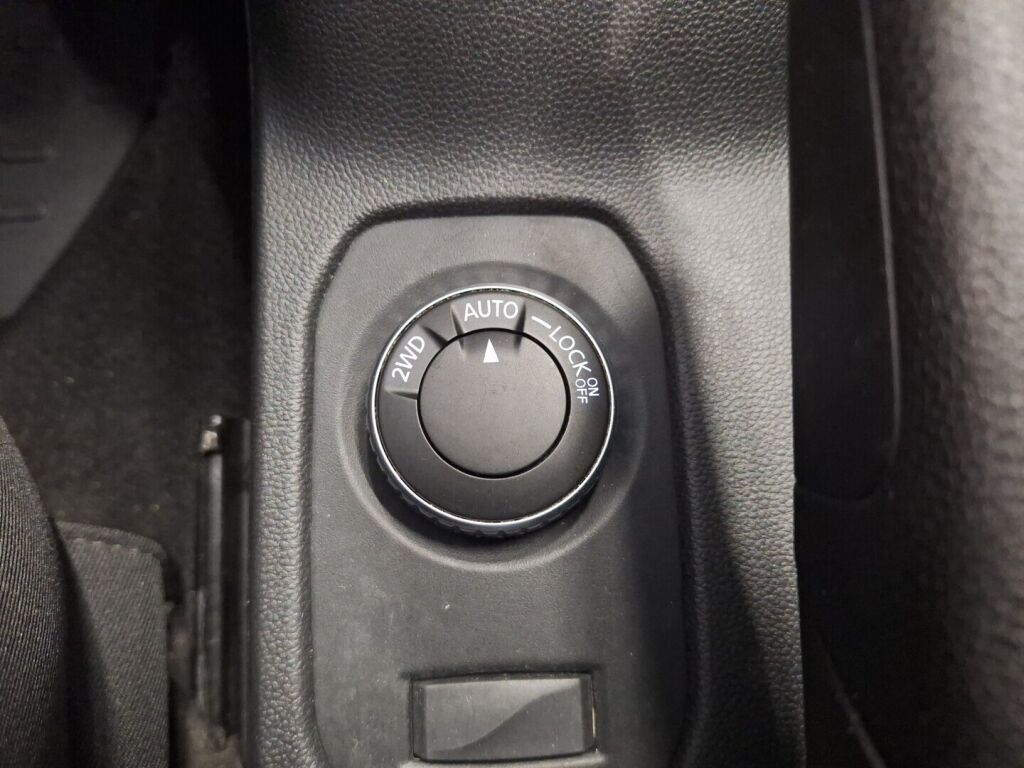 Dacia Duster 2022 Valkoinen