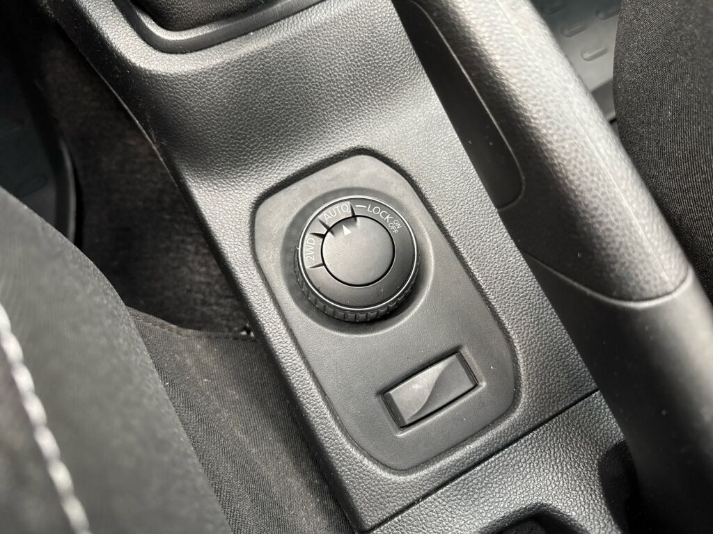 Dacia Duster 2022 Valkoinen