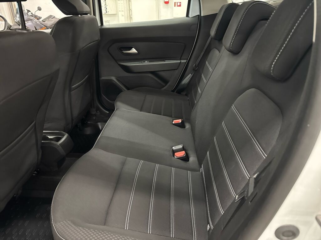 Dacia Duster 2022 Valkoinen