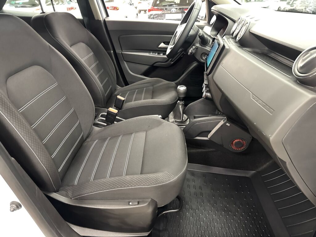 Dacia Duster 2022 Valkoinen