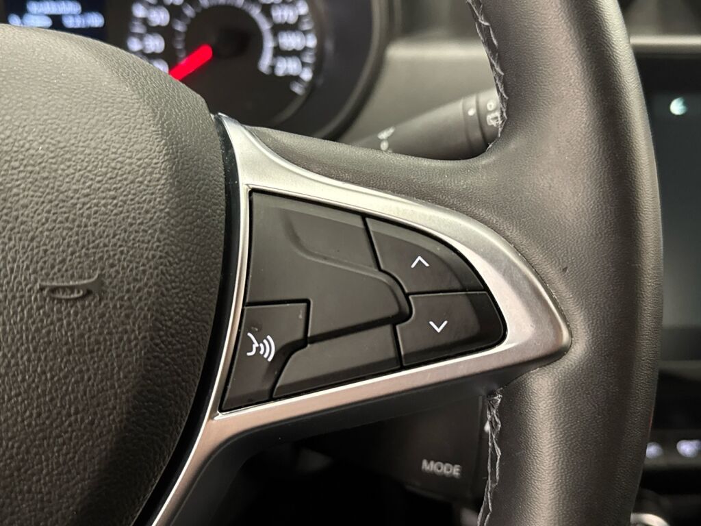 Dacia Duster 2022 Valkoinen