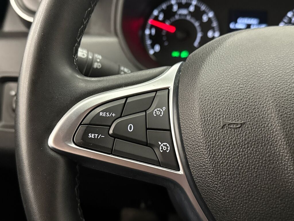 Dacia Duster 2022 Valkoinen