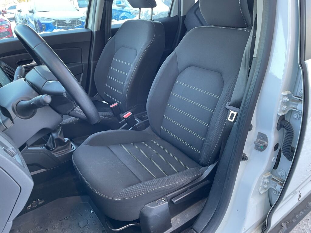 Dacia Duster 2023 Valkoinen