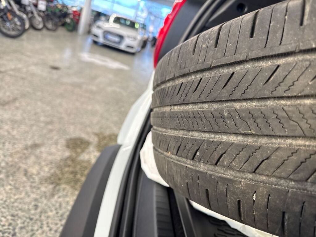 Dacia Duster 2023 Valkoinen