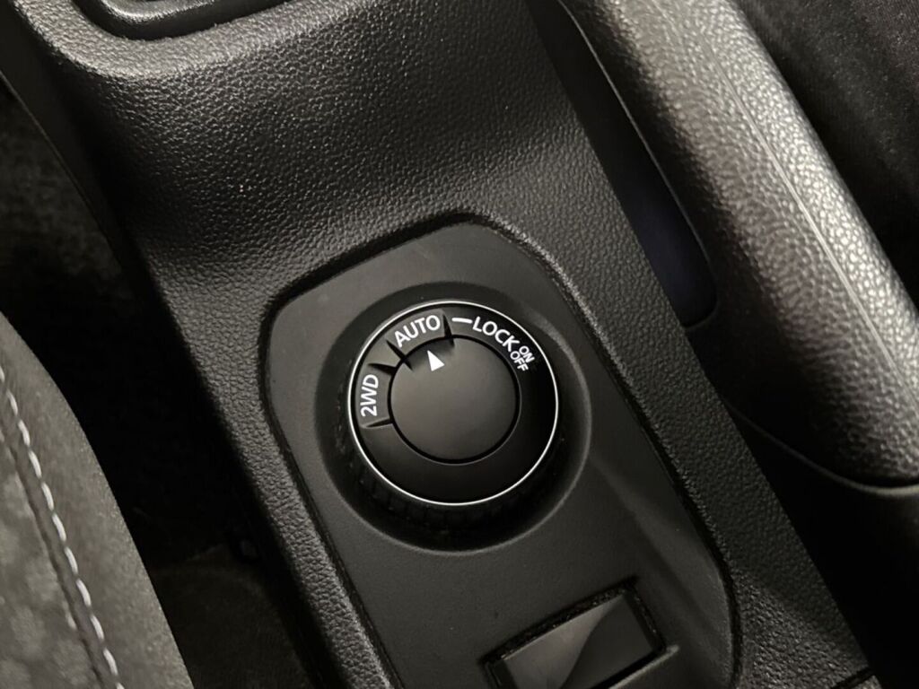 Dacia Duster 2023 Valkoinen