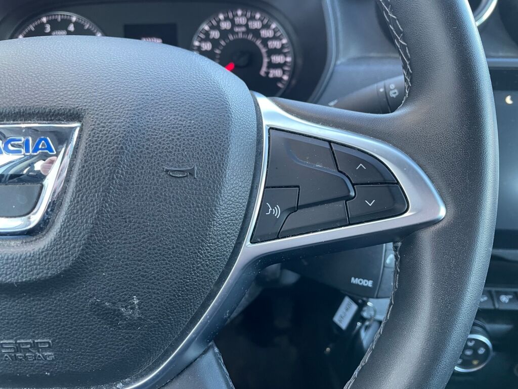 Dacia Duster 2023 Valkoinen