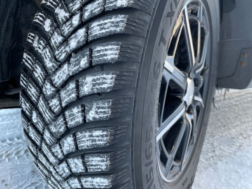 Dacia Duster 2023 Valkoinen