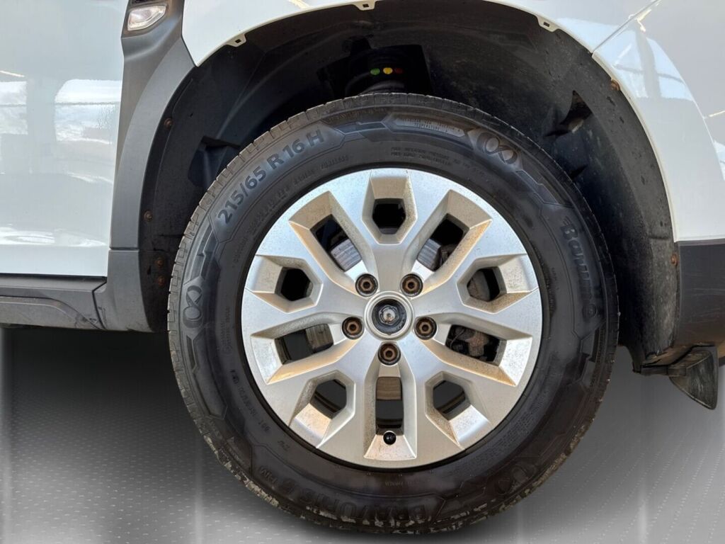 Dacia Duster 2022 Valkoinen