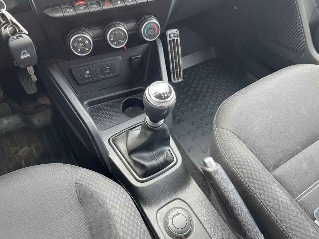 Dacia Duster 2022 Valkoinen