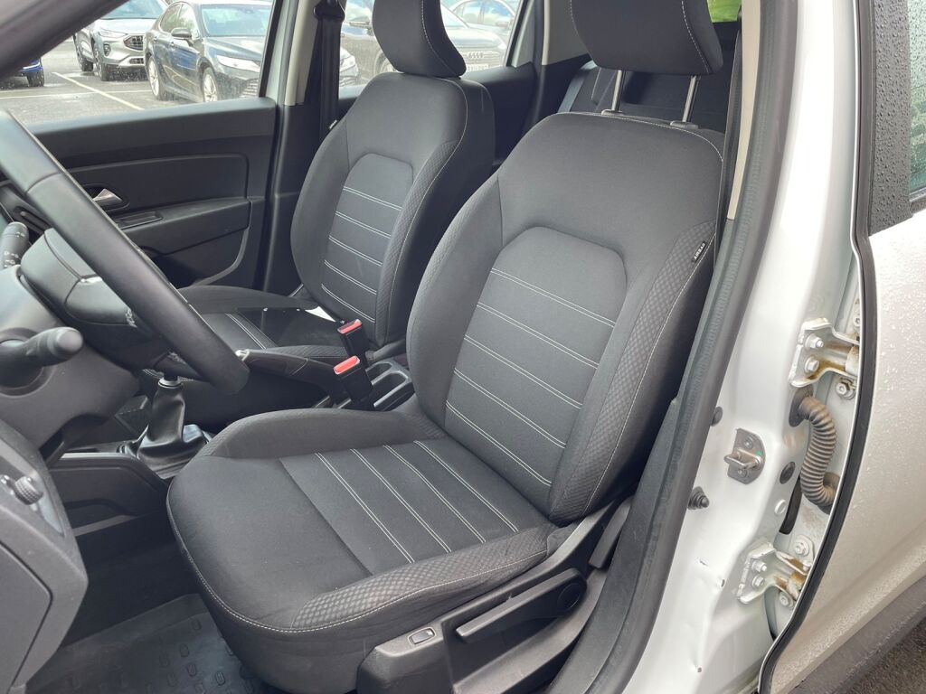 Dacia Duster 2022 Valkoinen