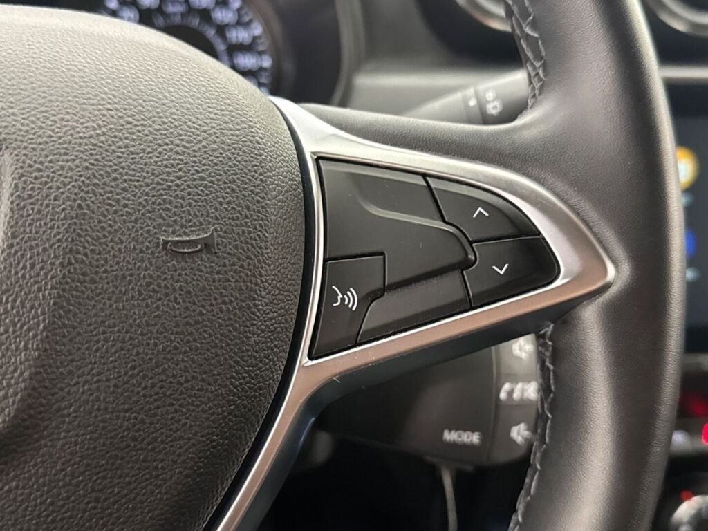Dacia Duster 2022 Valkoinen