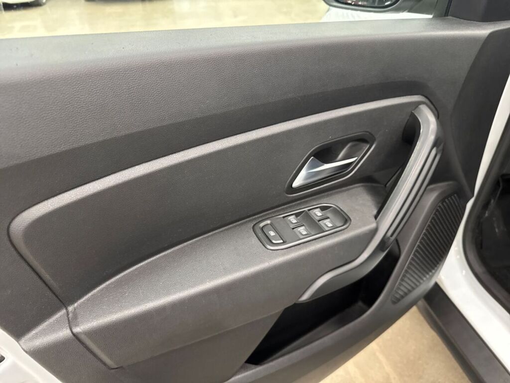 Dacia Duster 2022 Valkoinen
