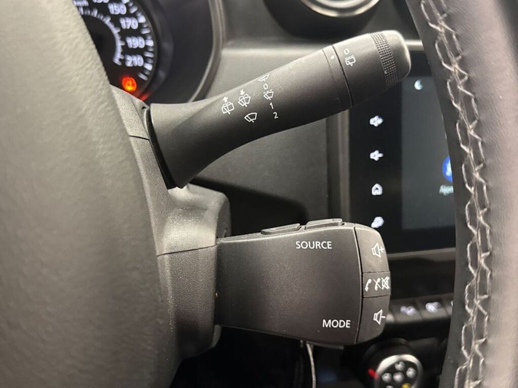 Dacia Duster 2022 Valkoinen