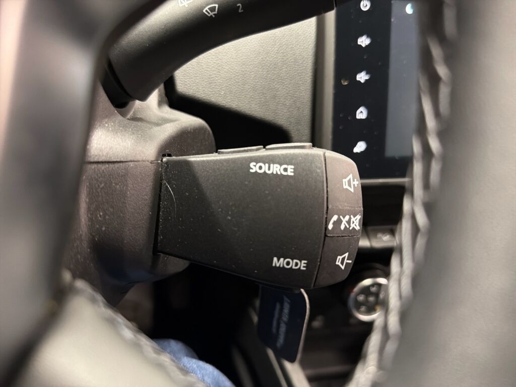 Dacia Duster 2022 Valkoinen