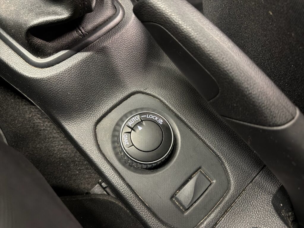 Dacia Duster 2022 Valkoinen