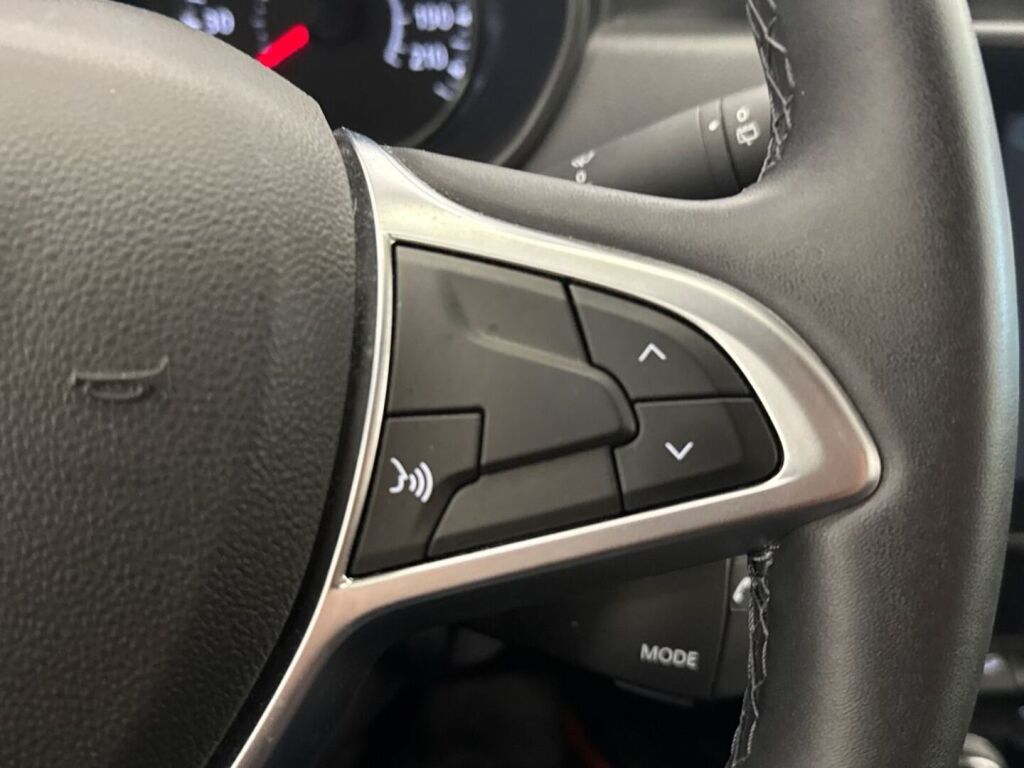 Dacia Duster 2022 Valkoinen