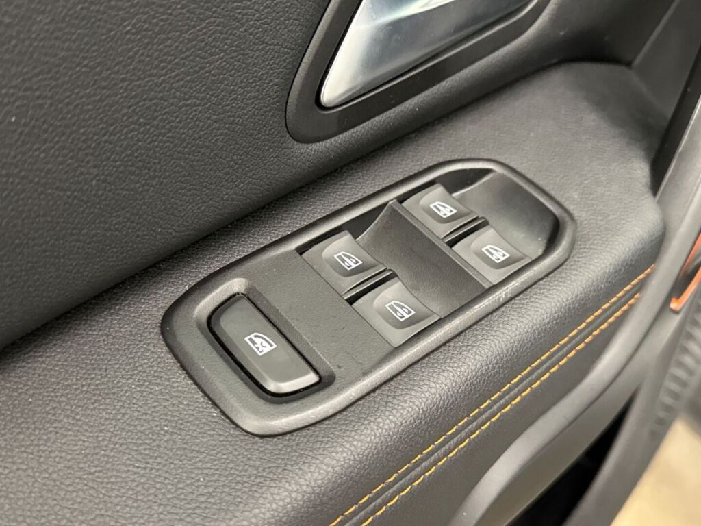 Dacia Duster 2022 Valkoinen