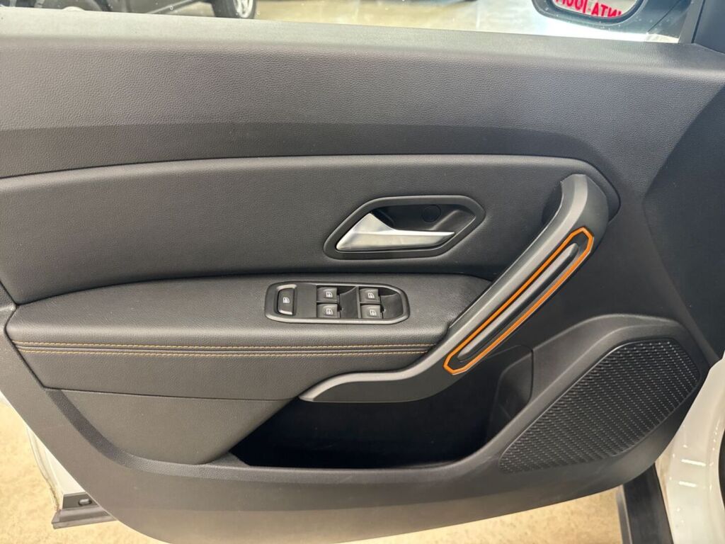Dacia Duster 2022 Valkoinen