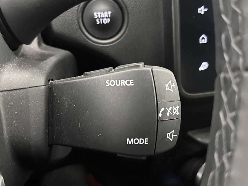 Dacia Duster 2022 Valkoinen