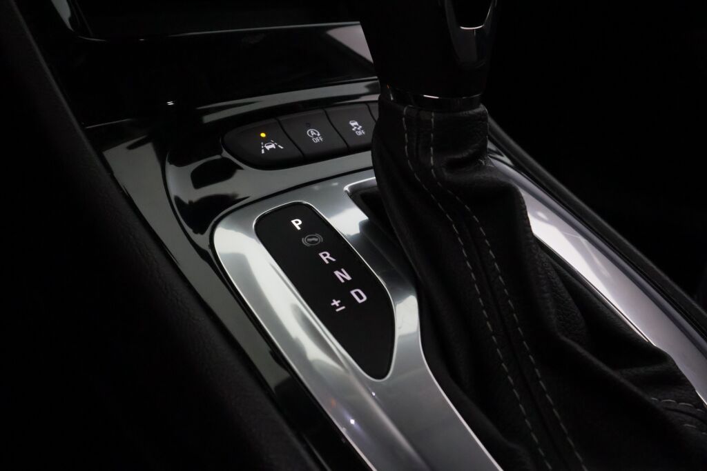 Opel Astra 2022 Valkoinen