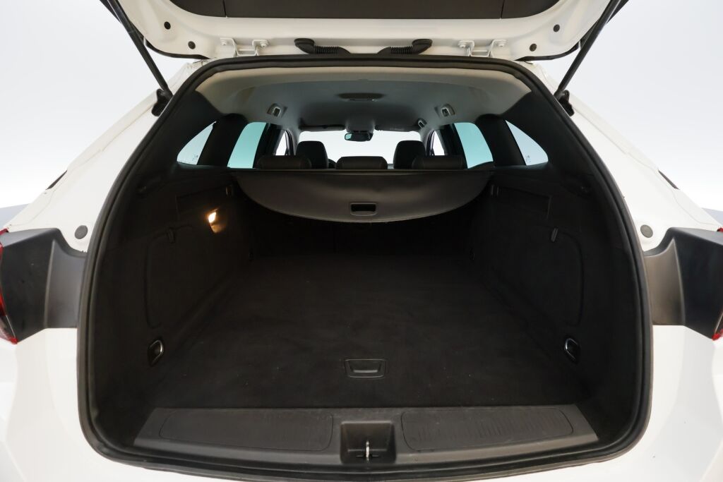 Opel Astra 2022 Valkoinen