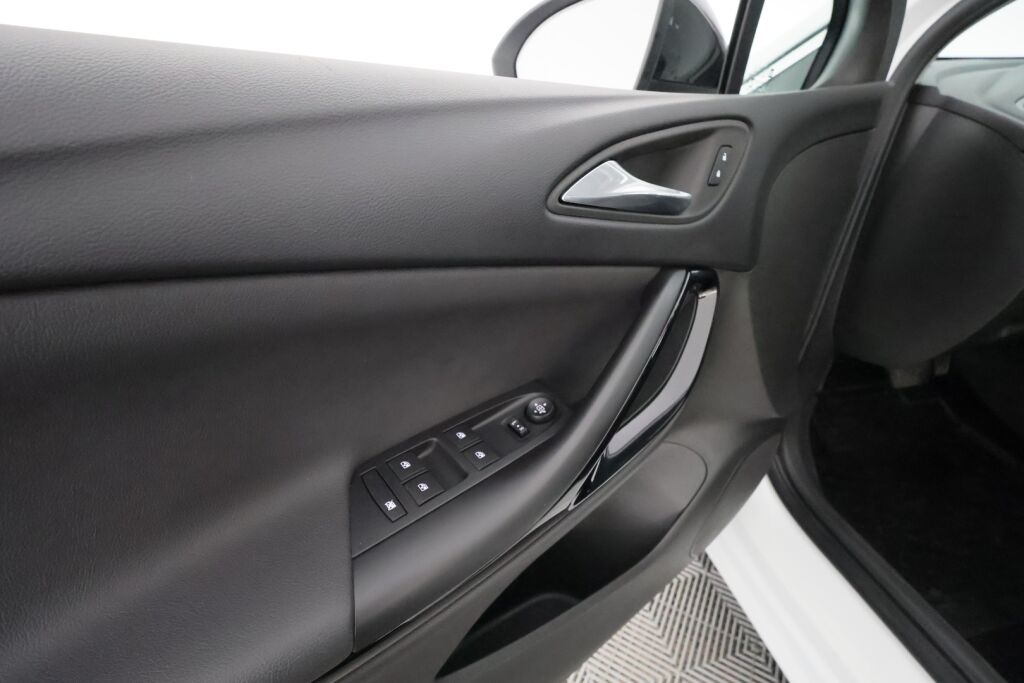 Opel Astra 2022 Valkoinen