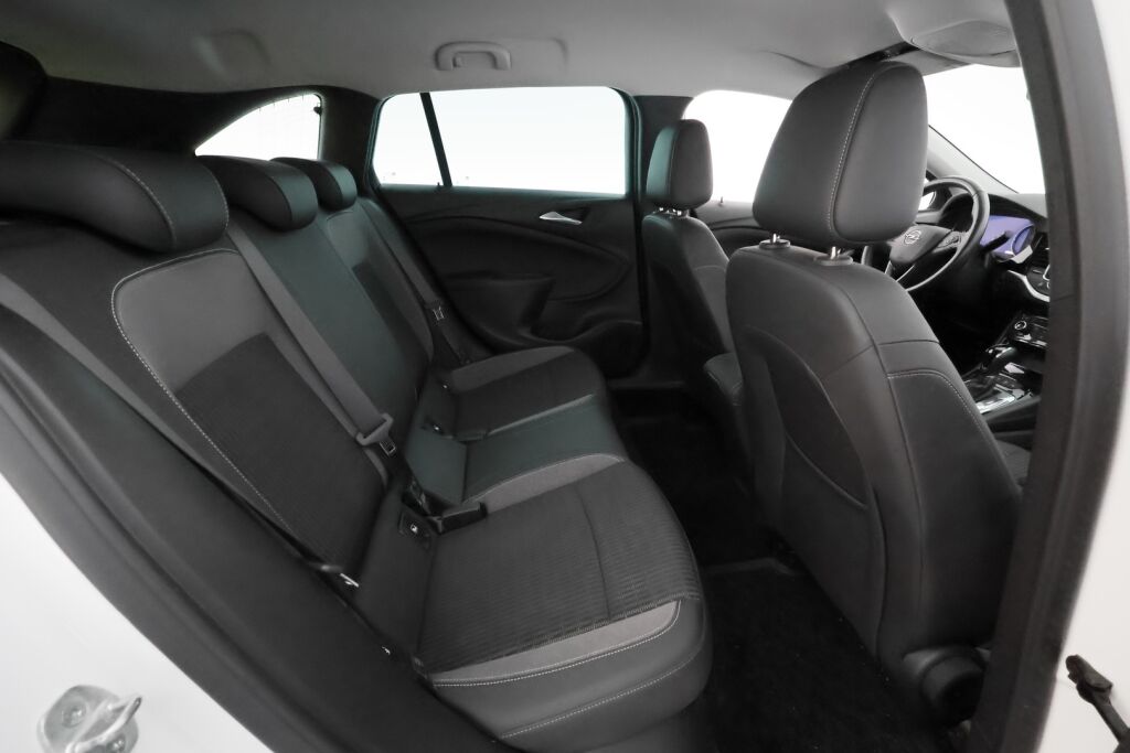 Opel Astra 2022 Valkoinen