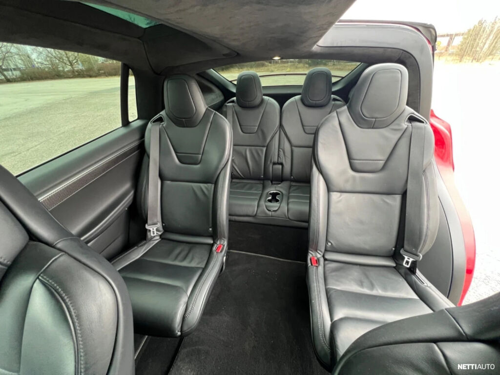 Tesla Model X 2017 Punainen