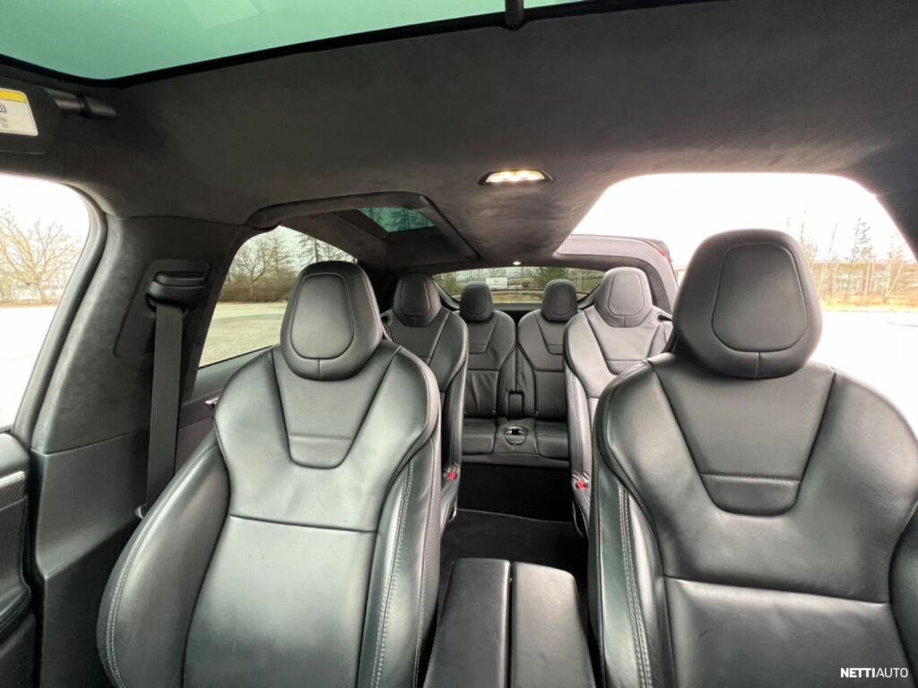 Tesla Model X 2017 Punainen