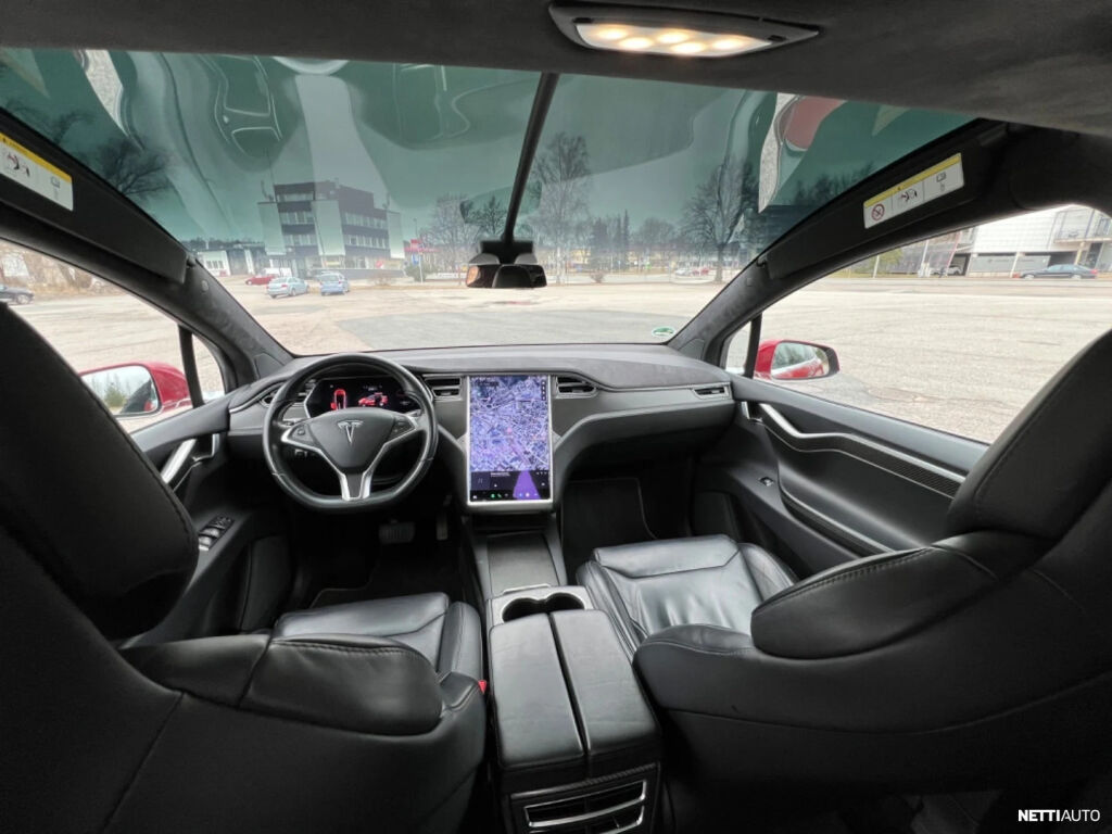 Tesla Model X 2017 Punainen