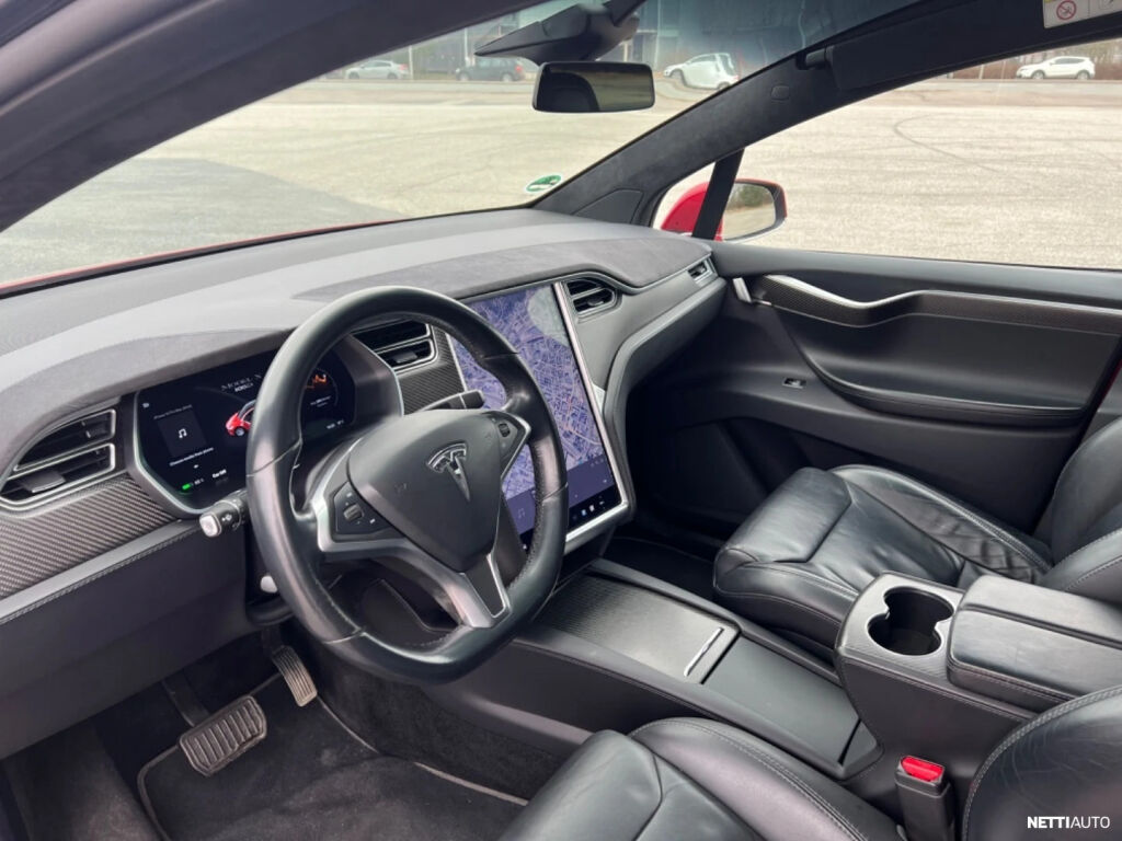 Tesla Model X 2017 Punainen