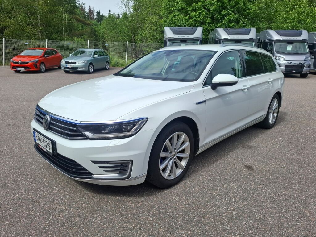 Volkswagen Passat 2018 Valkoinen