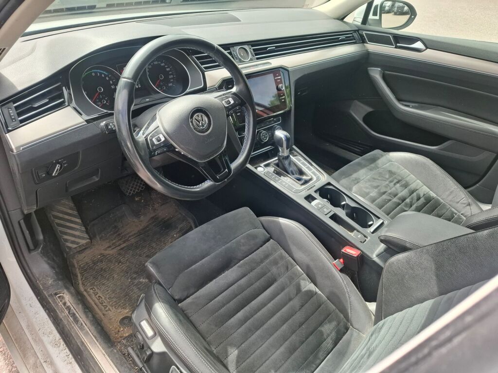 Volkswagen Passat 2018 Valkoinen