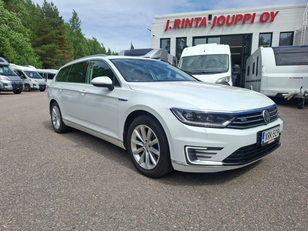 Volkswagen Passat 2018 Valkoinen