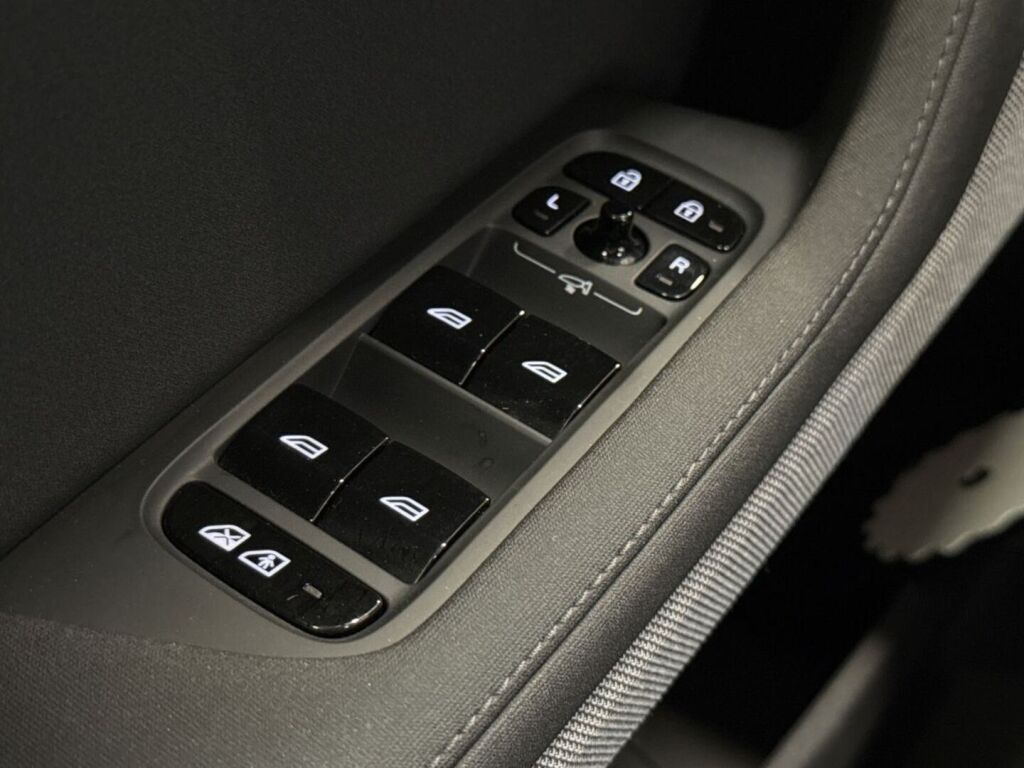 Polestar 2 2022 Valkoinen
