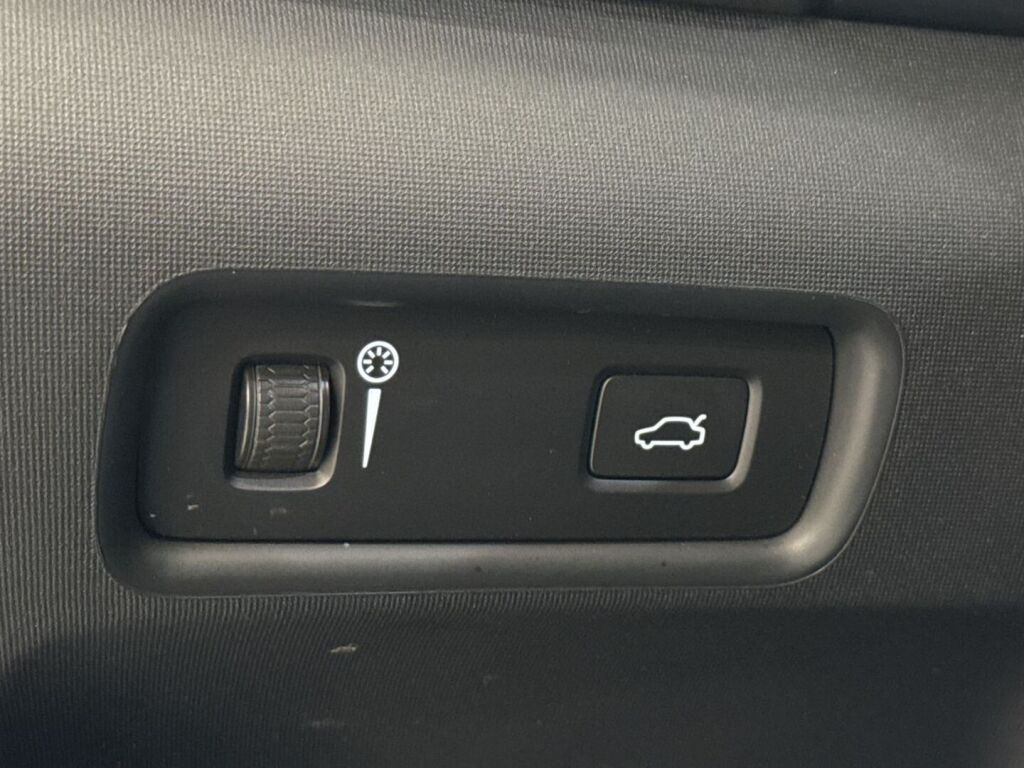 Polestar 2 2022 Valkoinen