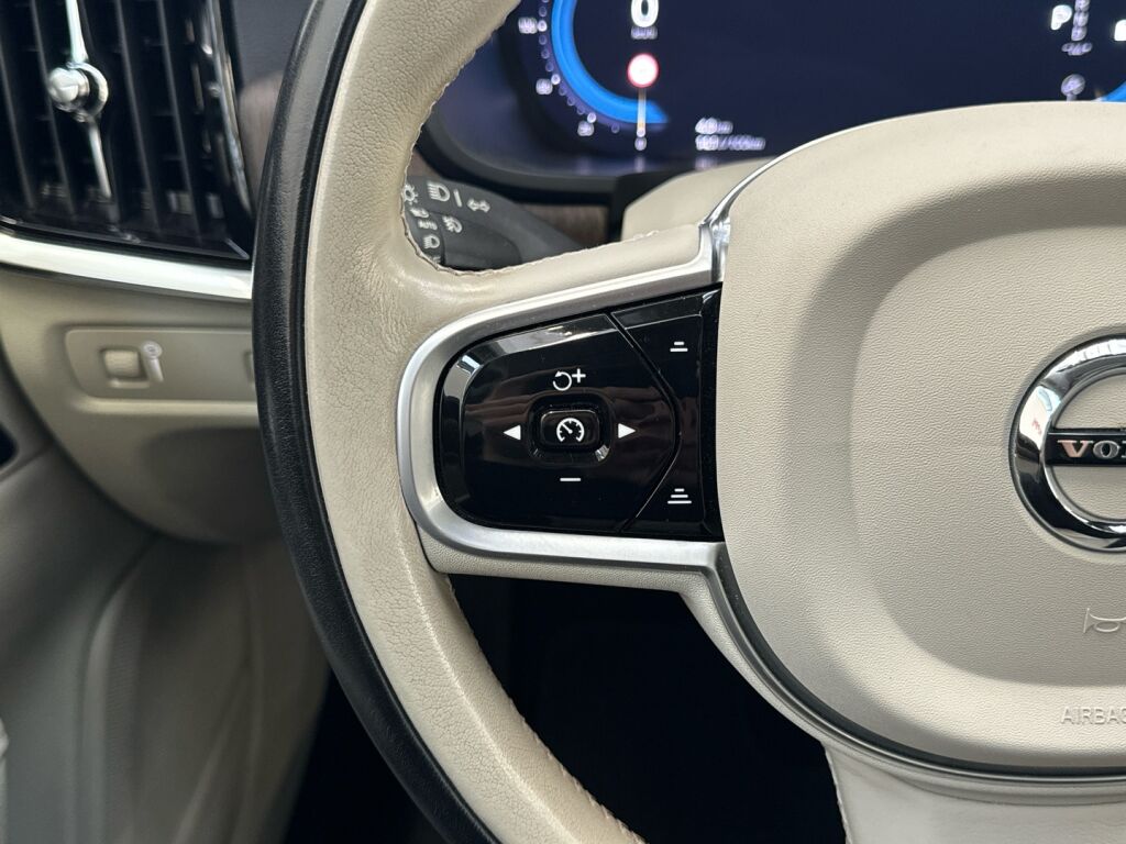 Volvo V90 Cross Country 2022 Musta