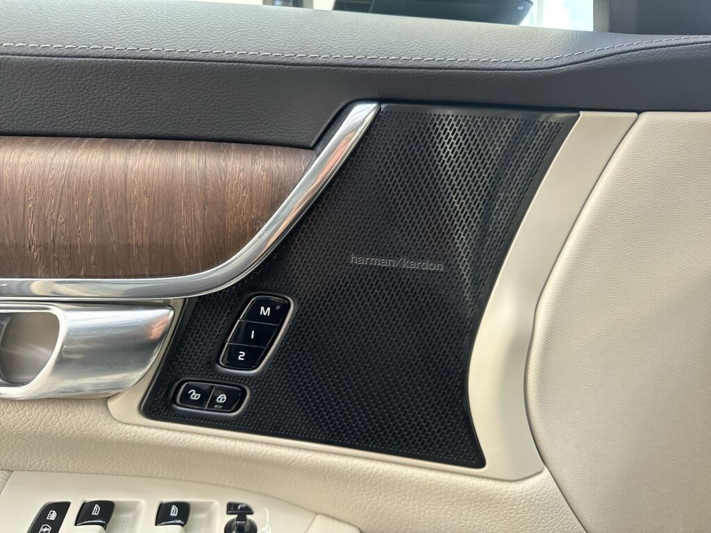 Volvo V90 Cross Country 2022 Musta